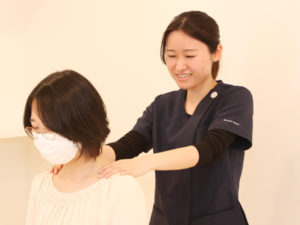 首の施術